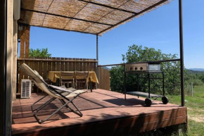 Appartement dans ancien mas rénové avec piscine partagée ouverte de 9h30 à 11h30 et de 16h30 à 18h30